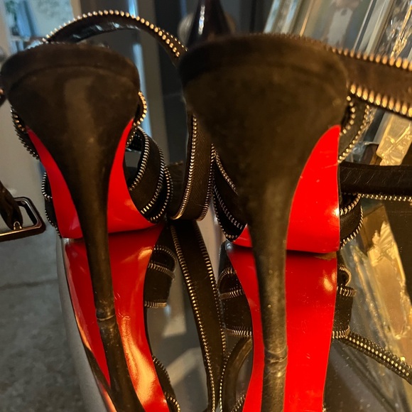 Fabulous black suede with zippered edge peep-toe Louboutin's size 37.5 - Picture 5 of 7